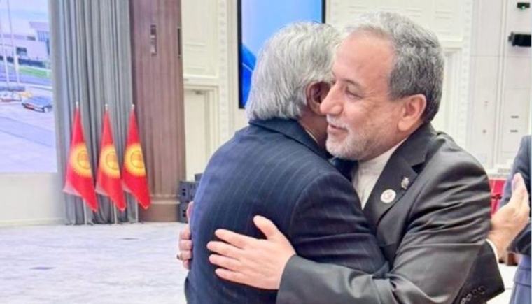 وزير الخارجية الباكستاني يبحث مع نظيره الإيراني العلاقات الثنائية والتطورات الإقليمية