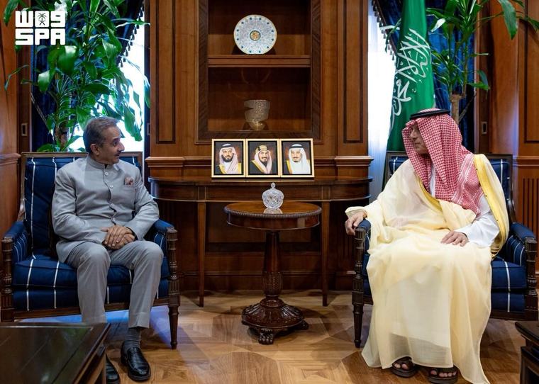 "الجبير" يبحث مع وزير هندي تعزيز تعزيز العلاقات الثنائية في مختلف المجالات