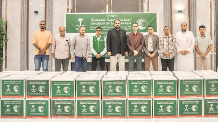 مركز الملك سلمان للإغاثة يدشن توزيع 7,200 سلة غذائية في ساحل حضرموت