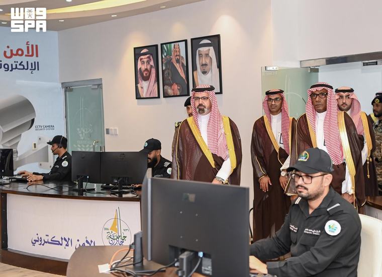 الأمير ناصر بن جلوي يطّلع على منظومة الأمن الذكية بجامعة جازان
