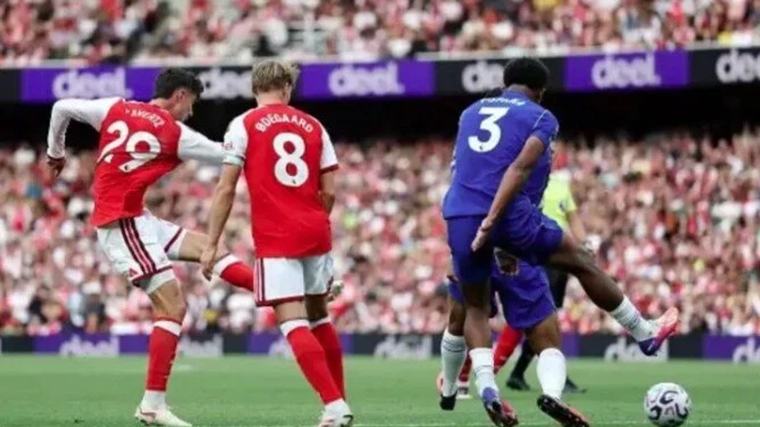 آرسنال يقلب الطاولة على تشيلسي ويحقق فوزه الثالث في الدوري الإنجليزي