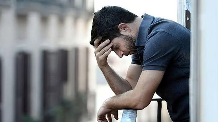 طبيب: الحزن العابر لا يؤدي لأمراض مناعية