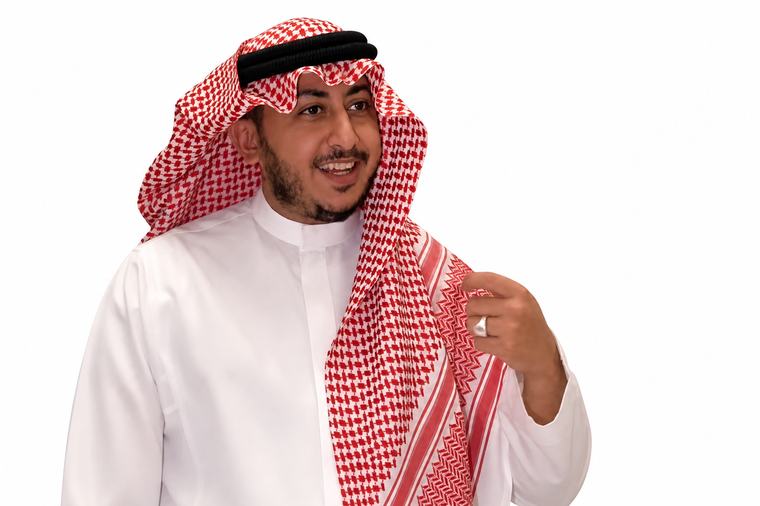 عزام الحمدان.. قصة حب تتواصل مع تقطير النباتات العطرية