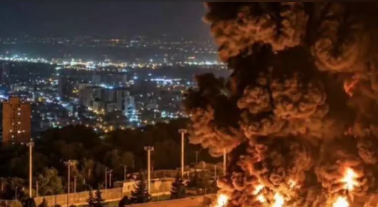 انفجارات جنوبي إيران وسط أنباء عن هجمات في مضيق هرمز