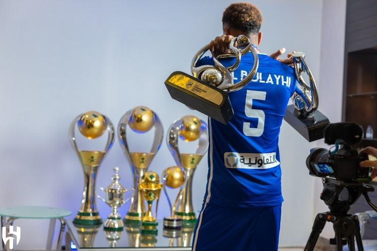 البليهي يودع الهلال بالإنجازات والألقاب