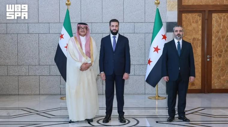Saudi Ambassador Al-Anzi presents credentials to Syria's president