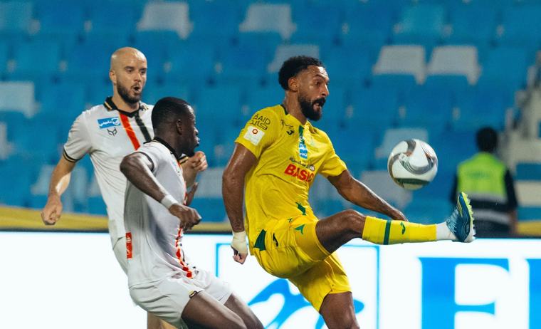 تعادل سلبي بين الخليج والرياض في دوري روشن.. وتريزيجيه يغادر باكيًا
