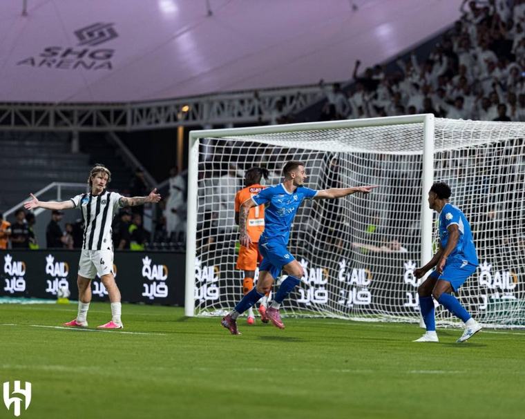 5 انتصارات تفصل الهلال عن التاريخي