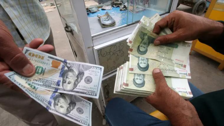 الدولار يسجل 2.229 مليون ريال.. هبوط حاد يضرب العملة الإيرانية