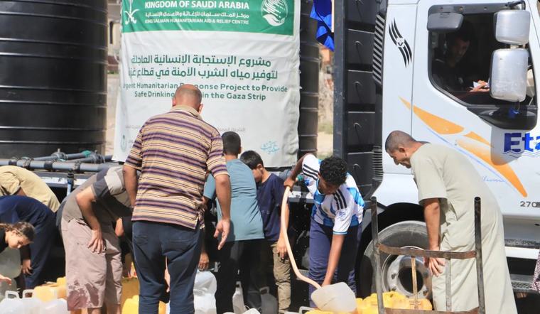 مركز الملك سلمان للإغاثة يضخ 500 ألف لتر من المياه في قطاع غزة