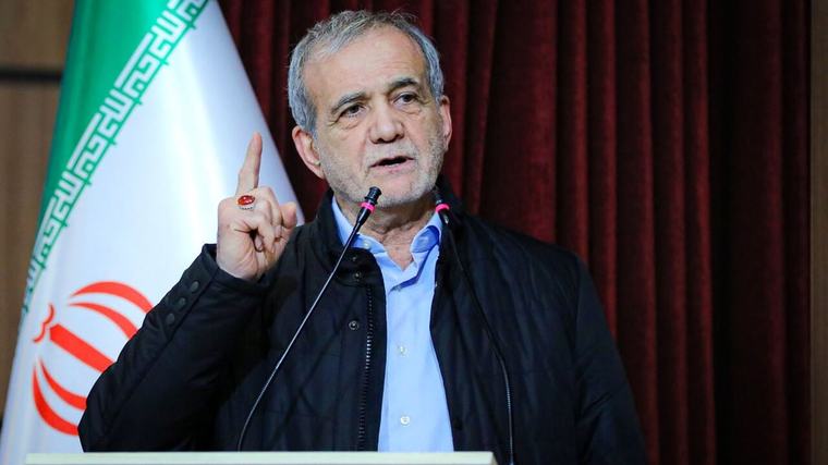 الرئيس الإيراني: نسعى لحل مشكلاتنا عبر الحوار دون استسلام للتهديدات
