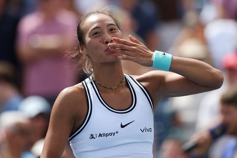 Zheng Qinwen stuns Madison Keys with a spectacular rally at the US Open. Fritz, Anisimova also lose