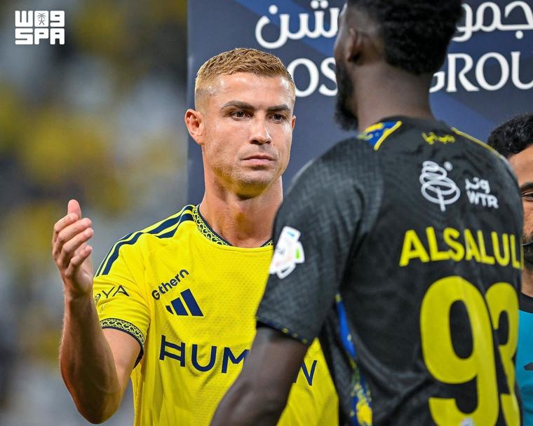النصر يهزم التعاون بهدفين لهدف ويتصدر دوري روشن السعودي